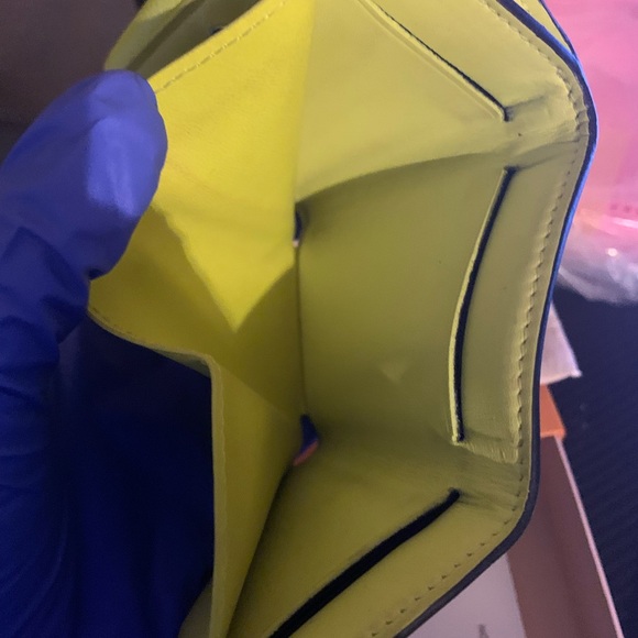 Louis Vuitton Lime Green Taigarama bifold‎ - Picture 8 of 13